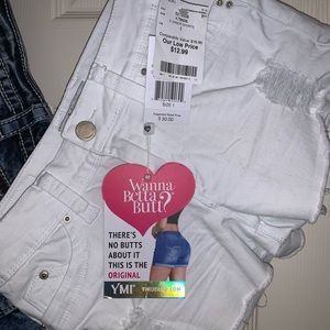 White shirt shorts with enhancing back pockets